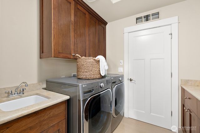 9026 NE 127th Place, Kirkland, WA 98034