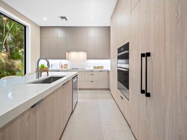 1401 NE 16th Avenue, Fort Lauderdale, FL 33304