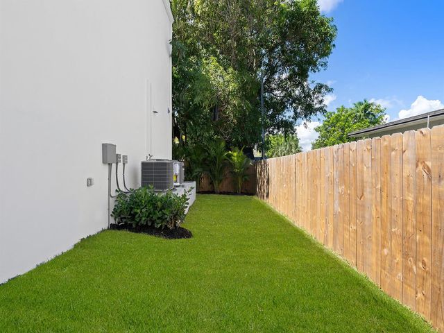 1401 NE 16th Avenue, Fort Lauderdale, FL 33304