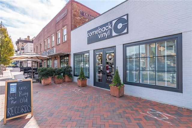 427 Burton Drive, Alpharetta, GA 30009