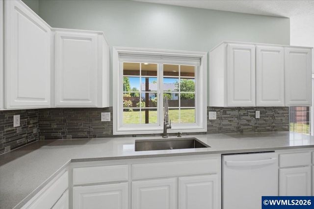 1415 NW Ashley Dr, Albany, OR 97321