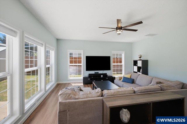 1415 NW Ashley Dr, Albany, OR 97321