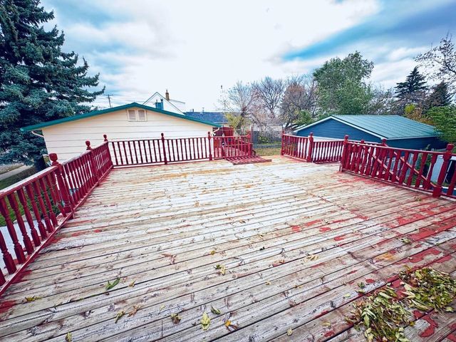 317 15th Ave SW, Minot, ND 58701