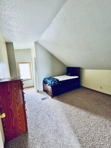 317 15th Ave SW, Minot, ND 58701