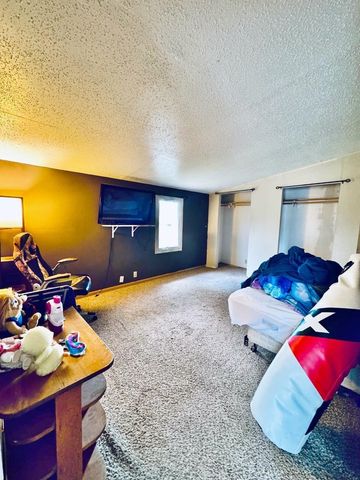 317 15th Ave SW, Minot, ND 58701