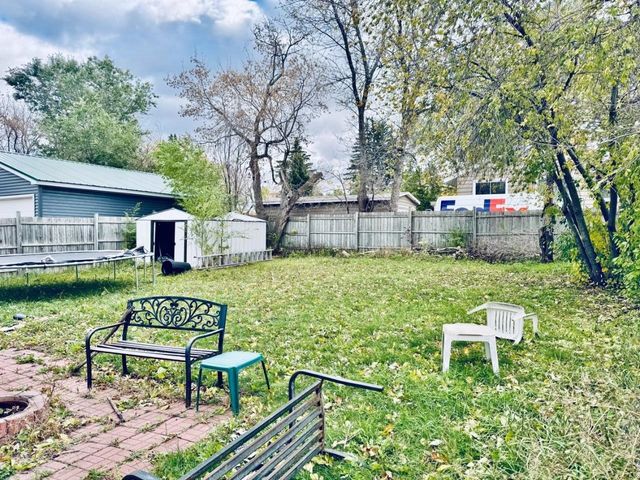 317 15th Ave SW, Minot, ND 58701