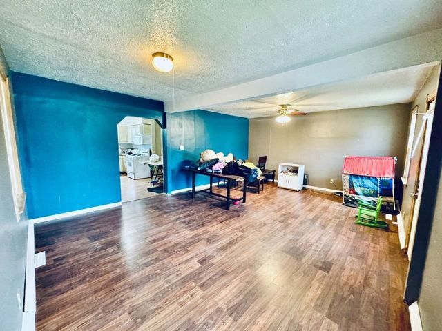 317 15th Ave SW, Minot, ND 58701