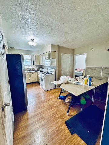 317 15th Ave SW, Minot, ND 58701