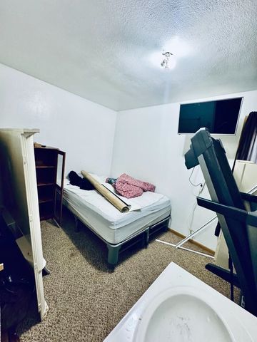 317 15th Ave SW, Minot, ND 58701