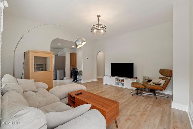637 Raymond Avenue, Pasadena, CA 91103