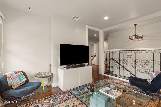 637 Raymond Avenue, Pasadena, CA 91103