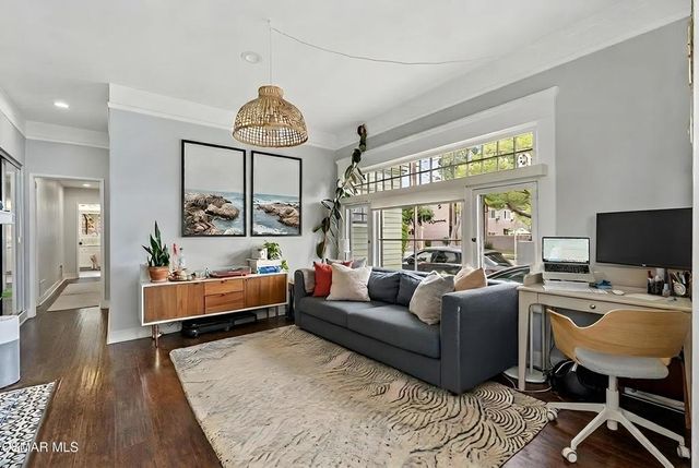 637 Raymond Avenue, Pasadena, CA 91103