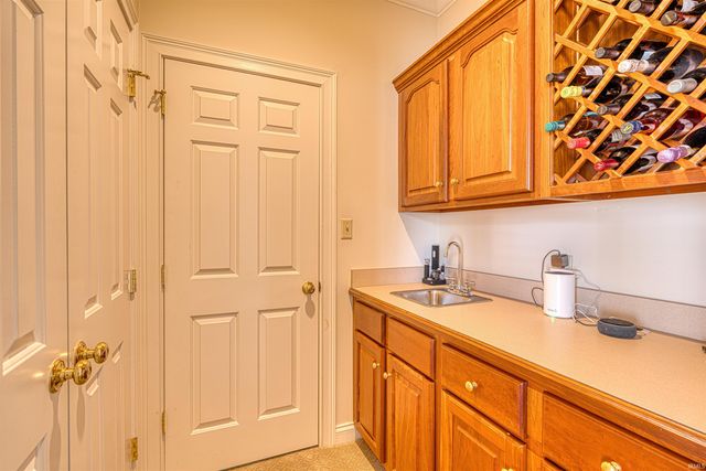 2541 Windemere Drive, Evansville, IN 47725