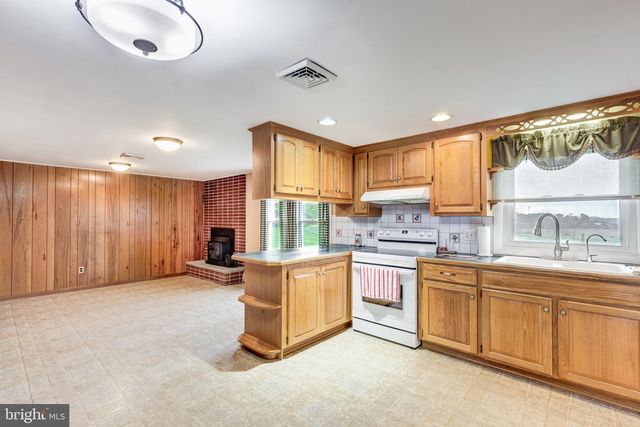 717 N HOUCKSVILLE RD, Hampstead, MD 21074