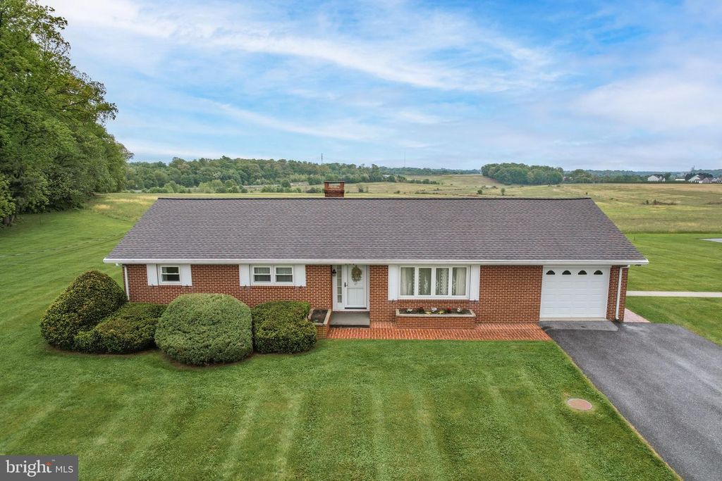 717 N HOUCKSVILLE RD, Hampstead, MD 21074