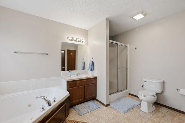 1805 N McRae Dr, Goddard, KS 67052