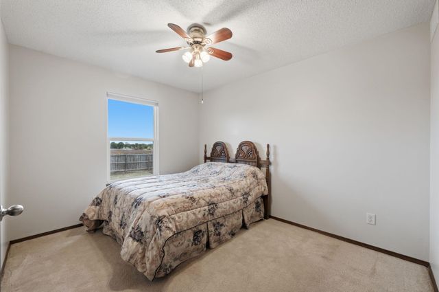 1805 N McRae Dr, Goddard, KS 67052
