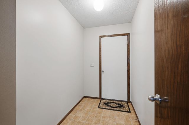 1805 N McRae Dr, Goddard, KS 67052