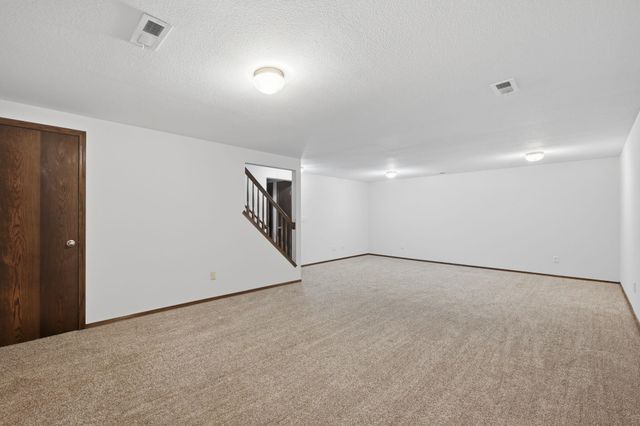 1805 N McRae Dr, Goddard, KS 67052