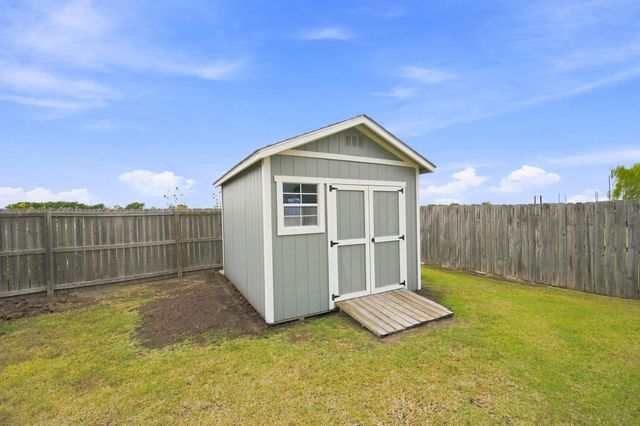 1805 N McRae Dr, Goddard, KS 67052