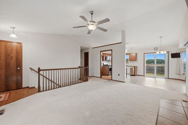 1805 N McRae Dr, Goddard, KS 67052