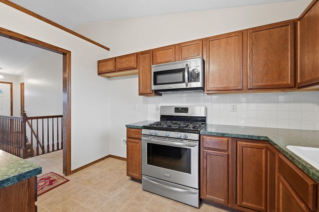 1805 N McRae Dr, Goddard, KS 67052