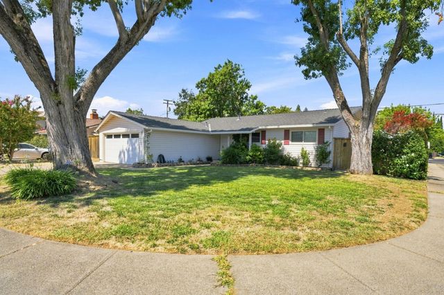 10833 Walnutwood Way, Rancho Cordova, CA 95670