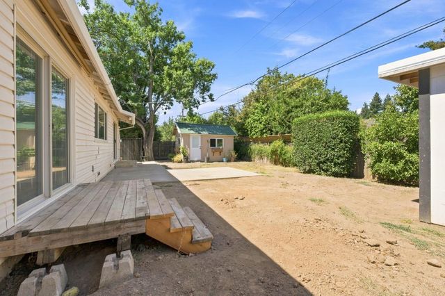10833 Walnutwood Way, Rancho Cordova, CA 95670