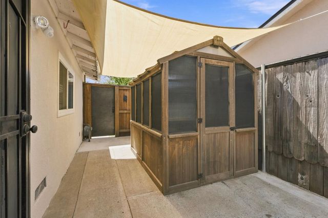 10833 Walnutwood Way, Rancho Cordova, CA 95670