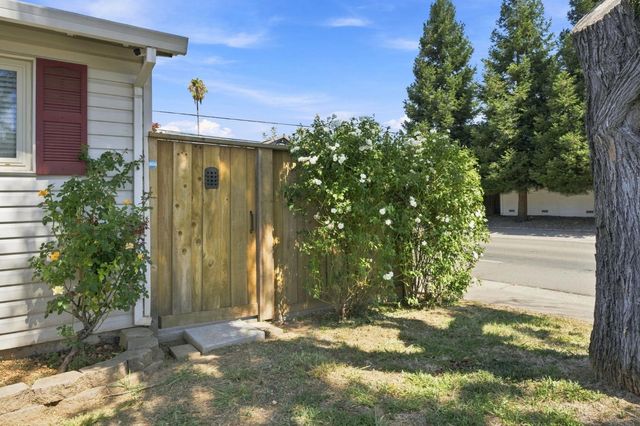 10833 Walnutwood Way, Rancho Cordova, CA 95670