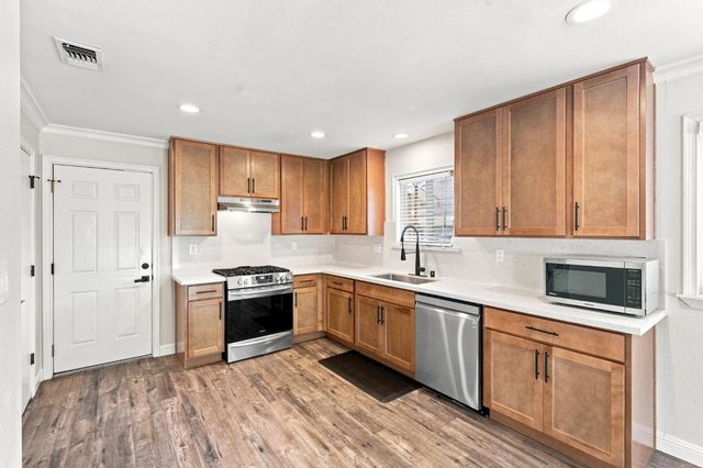10833 Walnutwood Way, Rancho Cordova, CA 95670
