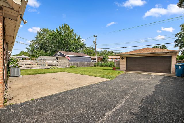 5547 Fairway Drive, Crestwood, IL 60418