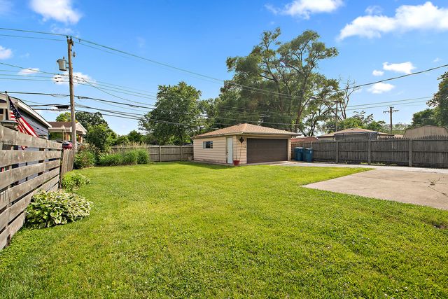 5547 Fairway Drive, Crestwood, IL 60418