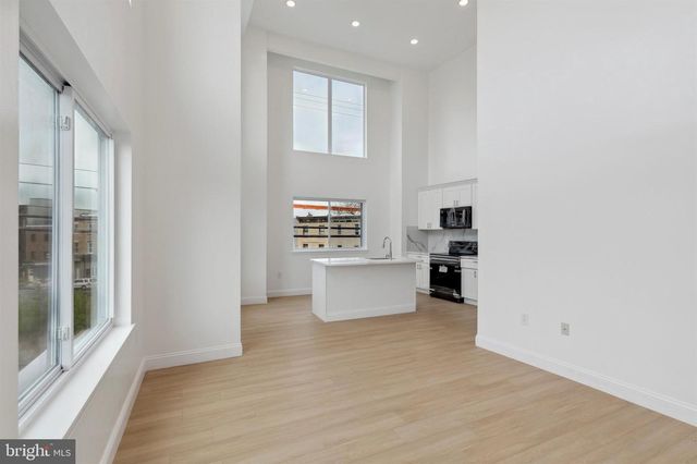 2118 W OXFORD ST, Philadelphia, PA 19121