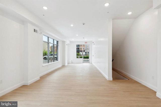 2118 W OXFORD ST, Philadelphia, PA 19121