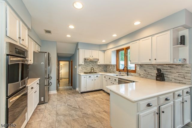 12 Kristen Dr, Roxbury Twp., NJ 07876