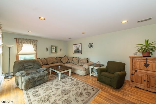 12 Kristen Dr, Roxbury Twp., NJ 07876