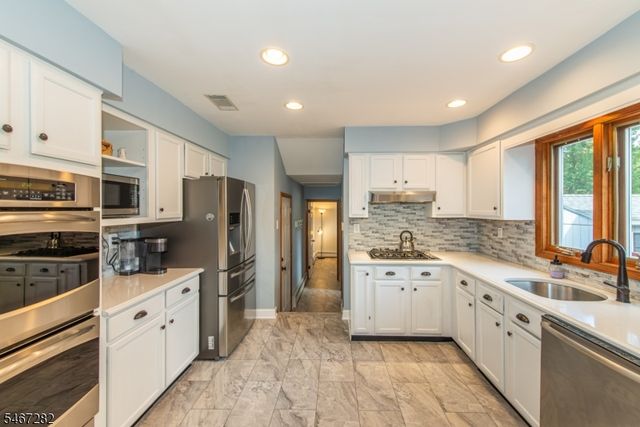 12 Kristen Dr, Roxbury Twp., NJ 07876