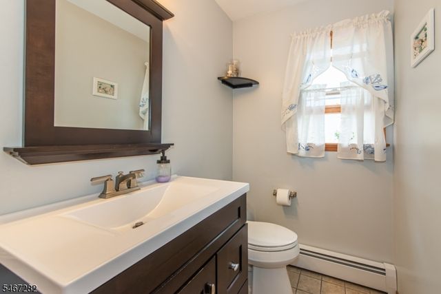 12 Kristen Dr, Roxbury Twp., NJ 07876