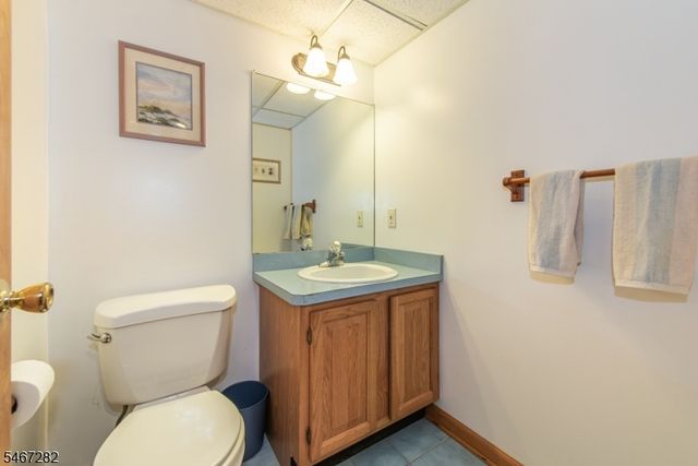 12 Kristen Dr, Roxbury Twp., NJ 07876