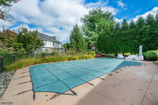 12 Kristen Dr, Roxbury Twp., NJ 07876
