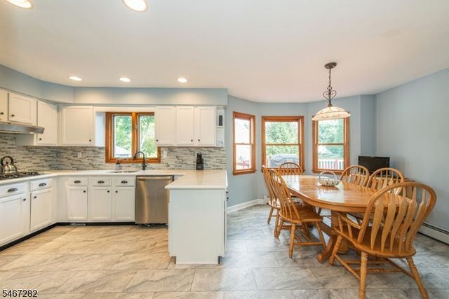 12 Kristen Dr, Roxbury Twp., NJ 07876