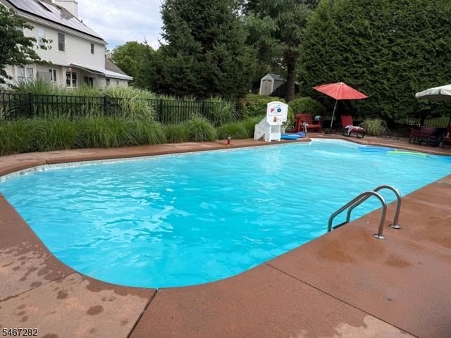 12 Kristen Dr, Roxbury Twp., NJ 07876
