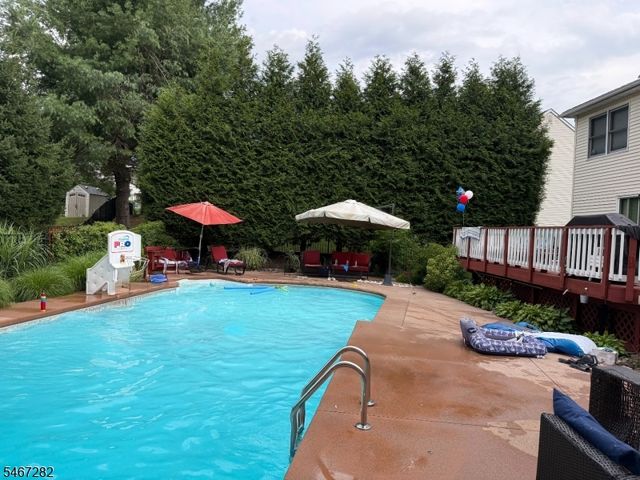 12 Kristen Dr, Roxbury Twp., NJ 07876