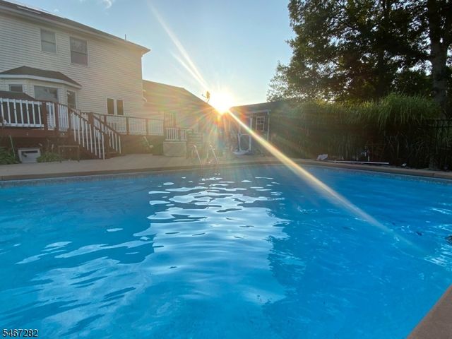 12 Kristen Dr, Roxbury Twp., NJ 07876