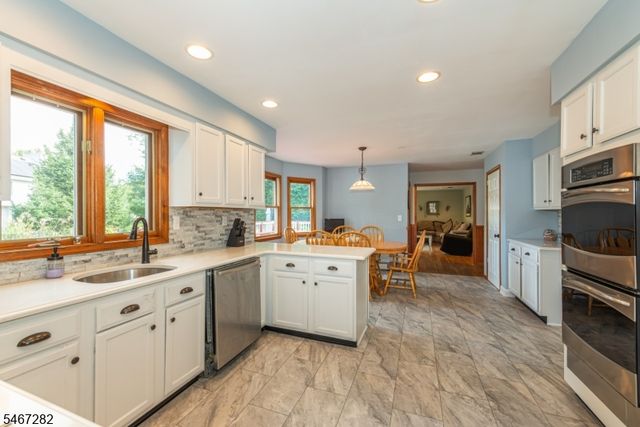 12 Kristen Dr, Roxbury Twp., NJ 07876