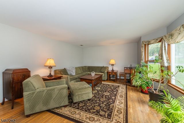 12 Kristen Dr, Roxbury Twp., NJ 07876