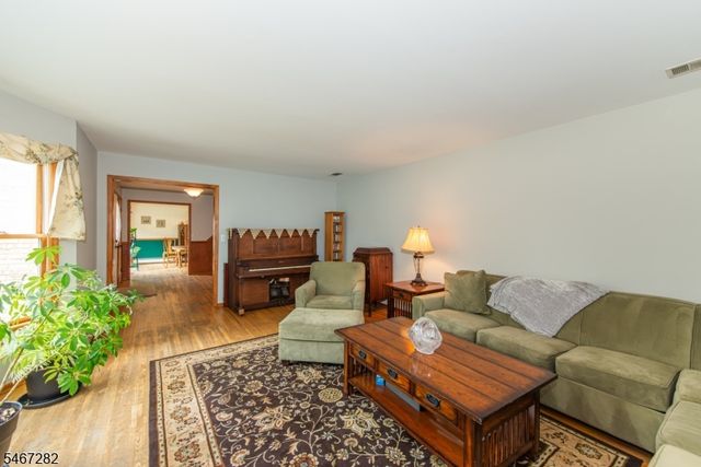 12 Kristen Dr, Roxbury Twp., NJ 07876