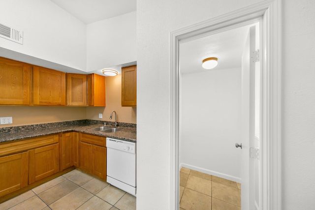 2113 62nd Ave, Sacramento, CA 95822