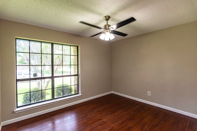 110 E Amberway Lane, Garland, TX 75040